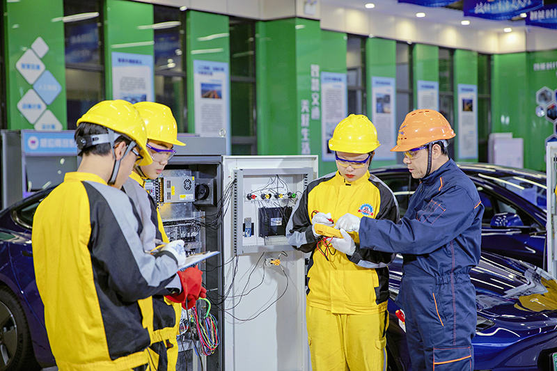 把握汽車市場脈搏，西安萬通新能源短期班為您打開職業(yè)新大門