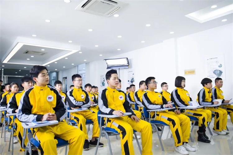 @中考家長，普高職校兩手抓，好專業(yè)要趁早！