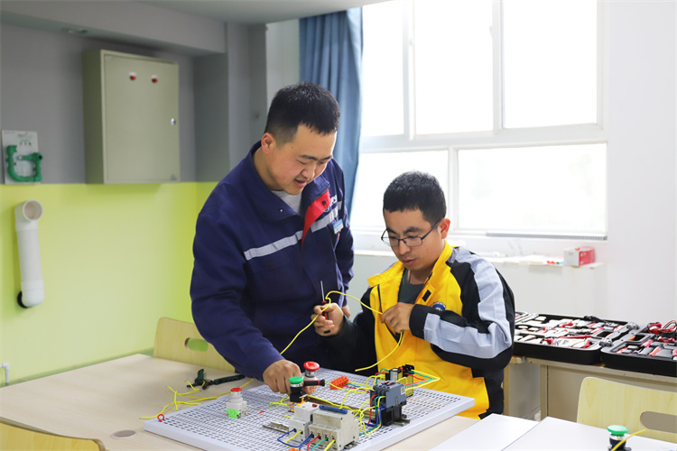 技能精修！西安萬(wàn)通電工免費(fèi)培訓(xùn)專修班來(lái)啦！